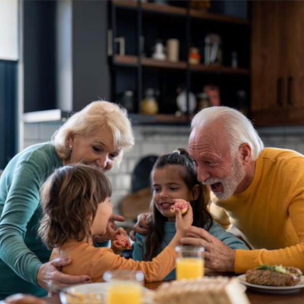 Słodkie pomysły na Dzień Babci i Dziadka – prezenty, życzenia i inspiracje